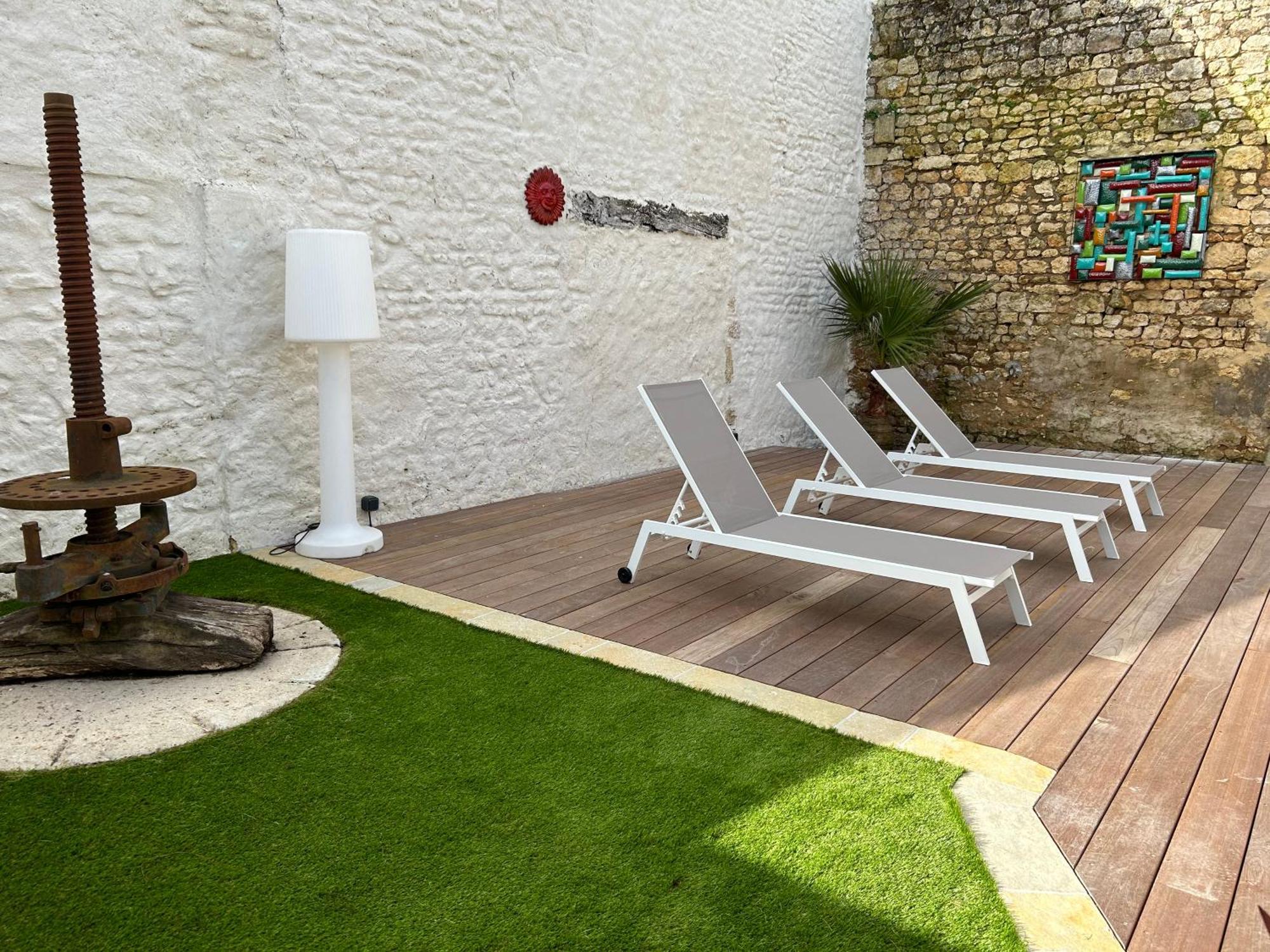 Domaine De La Gemoliere Bed & Breakfast Gemozac Exterior photo
